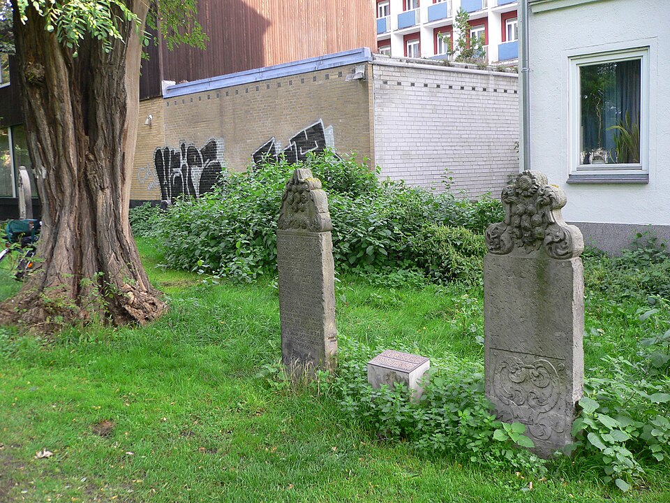 Hannover Şehitliği ( Hammet ve Hasan mezarları )