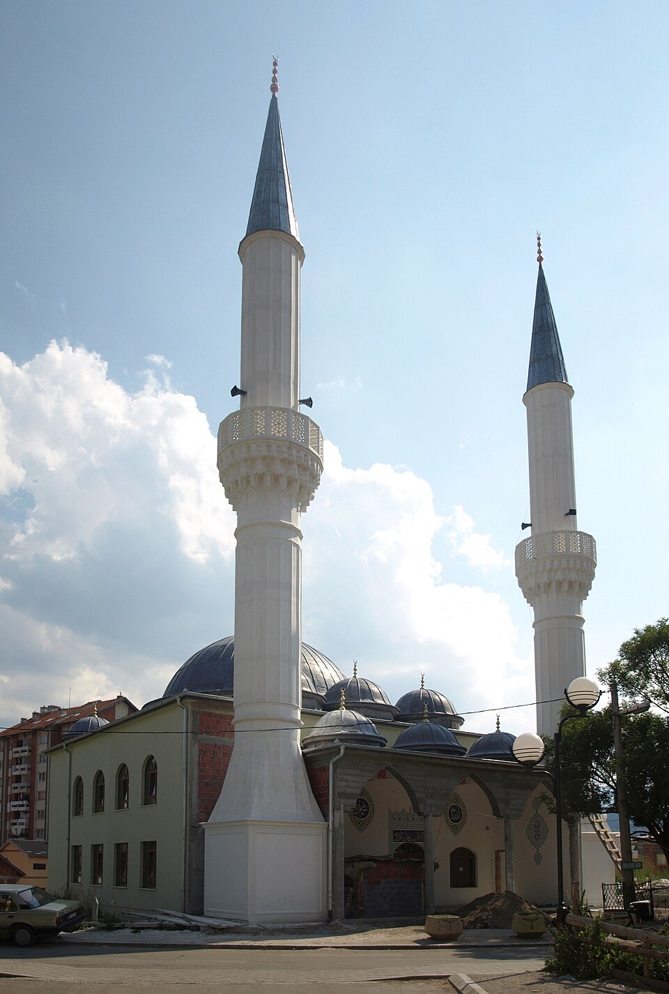 Rojaye Sultan II. Murad Camii ve Osmanlı Şehitliği