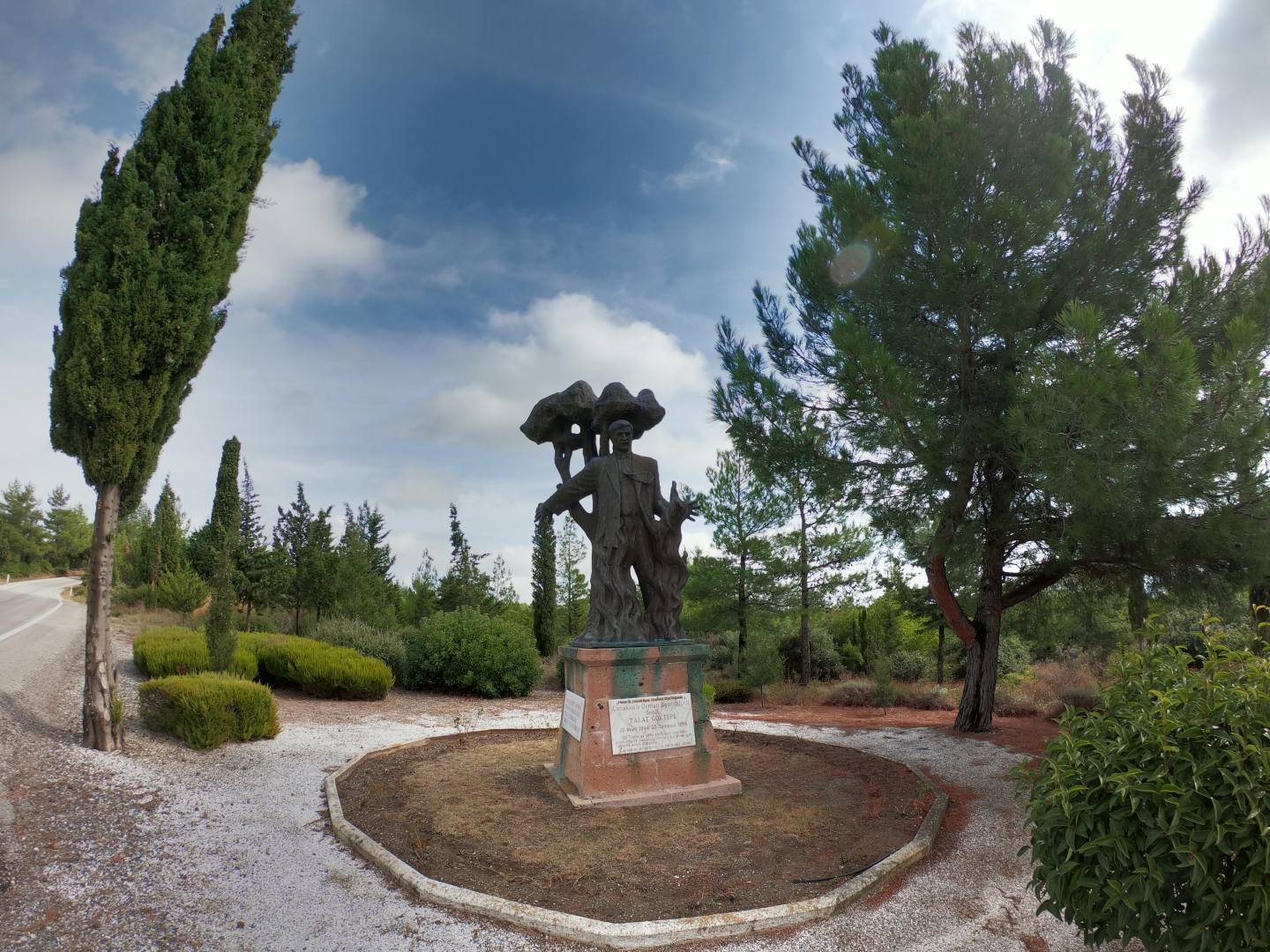 Talat Göktepe Anıtı
